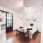 Charming Spanish Style Bungalow, Bbq,wf,terrace Mir09 Apartment