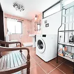 Charming Spanish Style Bungalow, Bbq,wf,terrace Mir09 Апартаменты