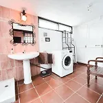 Διαμέρισμα Charming Spanish Style Bungalow, Bbq,wf,terrace Mir09 *