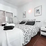 Апартаменты Charming Spanish Style Bungalow, Bbq,wf,terrace Mir09 *