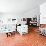 Charming Spanish Style Bungalow, Bbq,wf,terrace Mir09