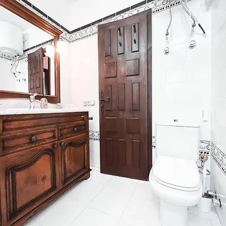 Charming Spanish Style Bungalow, Bbq,wf,terrace Mir09 Апартаменти