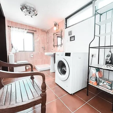 Charming Spanish Style Bungalow, Bbq,wf,terrace Mir09 Апартаменти