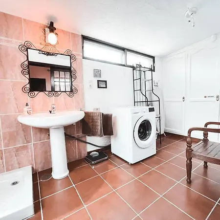 شقة Charming Spanish Style Bungalow, Bbq,wf,terrace Mir09 *
