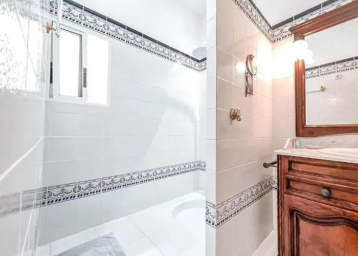 Charming Spanish Style Bungalow, Bbq,wf,terrace Mir09