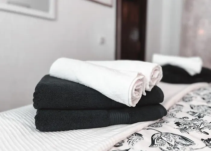 Charming Spanish Style Bungalow, Bbq,wf,terrace Mir09